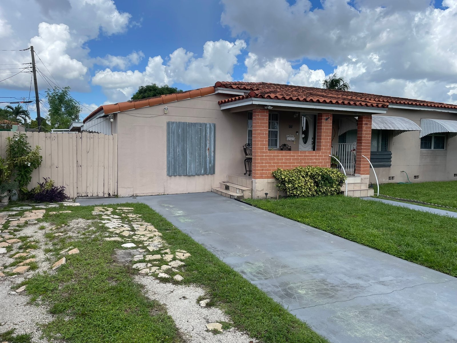 Oversized corner lot at 265 W 55th St